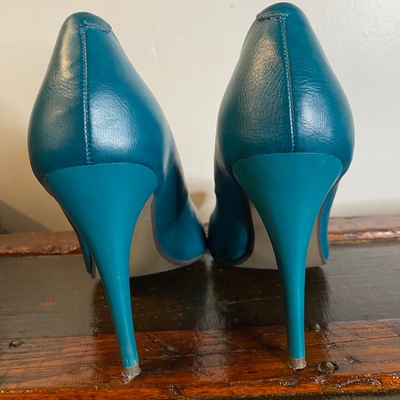 Teal Leather Silver Toe pumps by diba boutique - Picture 10 of 10